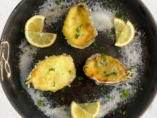 Gegratineerde oester met Champagnesaus en kaas (per 6 stuks)